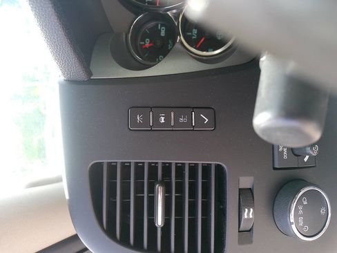 Used 2010 Chevrolet Silverado 2500 LT AWD/4WD image 38