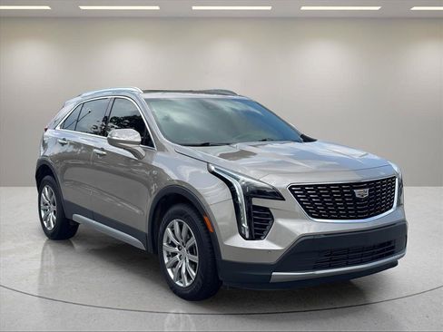 Used 2023 Cadillac XT4 Premium Luxury w/ Technology Package FWD image 7