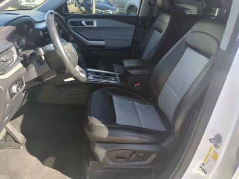 Used 2023 Ford Explorer XLT w/ Equipment Group 202A image 17