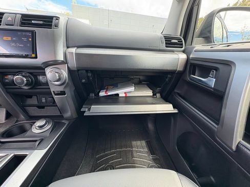 Used 2018 Toyota 4Runner SR5 Premium AWD/4WD image 27