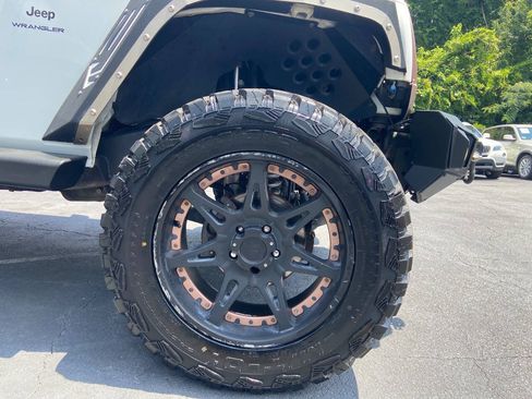 Used 2013 Jeep Wrangler Unlimited Sahara AWD/4WD image 23