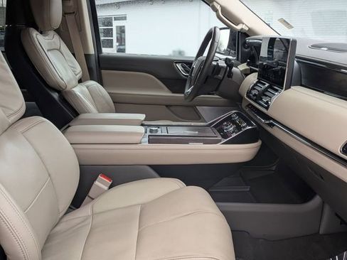 Used 2023 Lincoln Navigator Reserve image 40