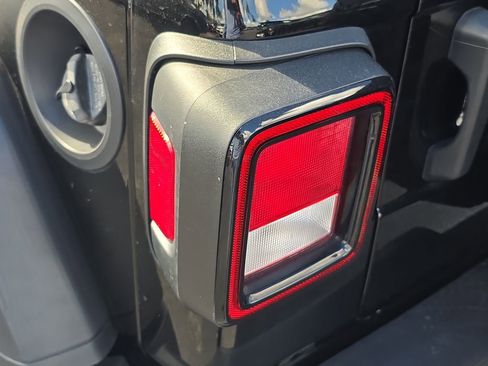 Used 2022 Jeep Wrangler Unlimited Sport image 11