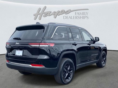 Certified 2023 Jeep Grand Cherokee Laredo w/ Luxury Tech Group I image 3