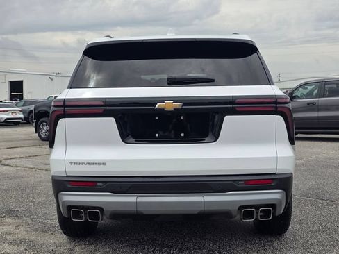 Used 2025 Chevrolet Traverse LT w/ LPO, Floor Liner Package FWD image 4
