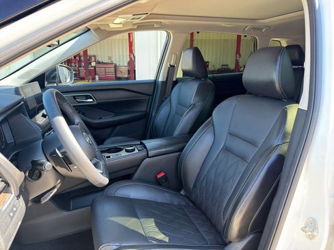 Used 2024 Nissan Rogue Platinum w/ Platinum Premium Package AWD/4WD image 11