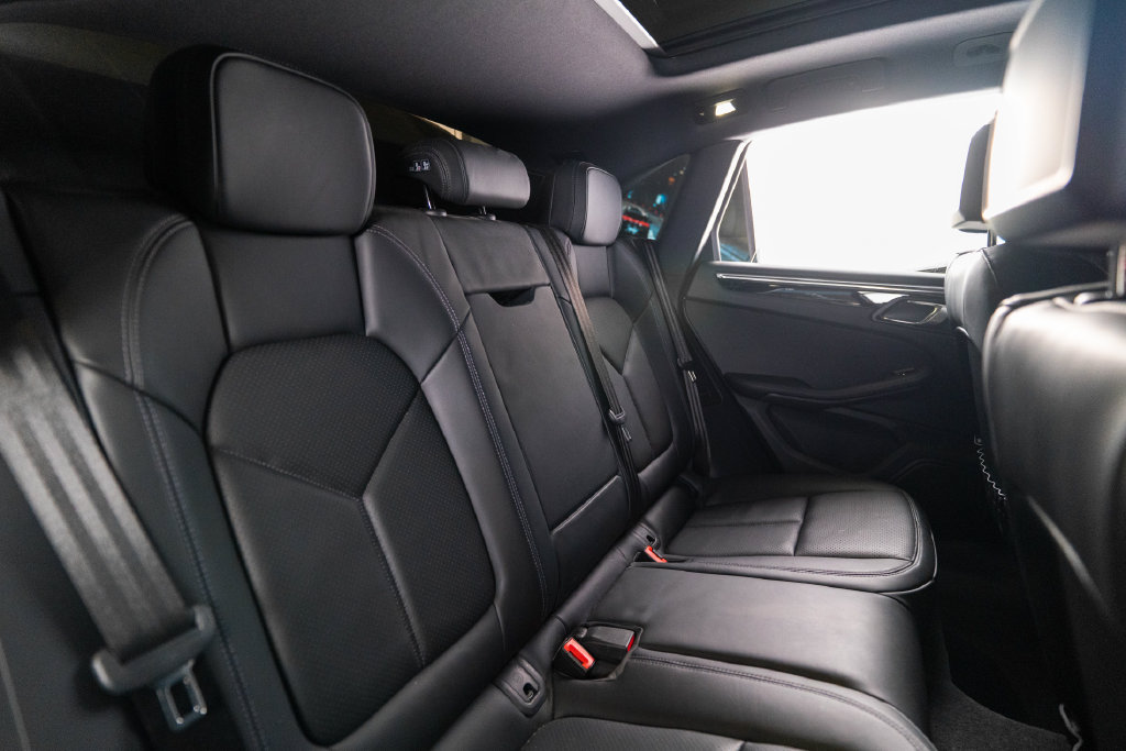 Certified 2023 Porsche Macan AWD/4WD image 38