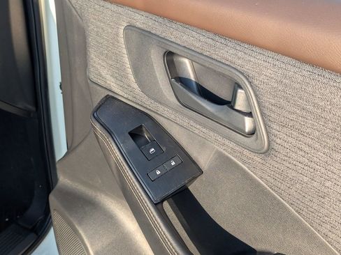 Used 2021 Nissan Rogue S image 33