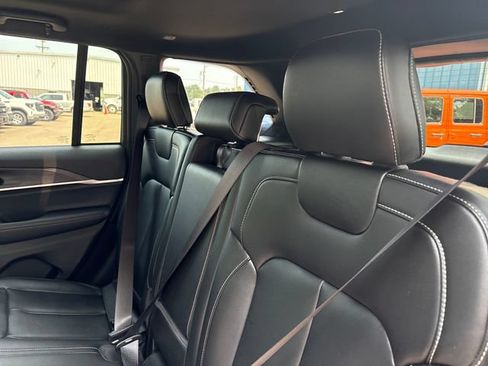 Used 2026 Jeep Grand Cherokee Limited w/ Limited Altitude Package AWD/4WD image 22
