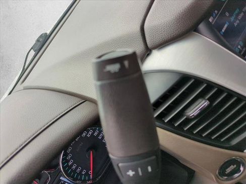 Used 2018 GMC Yukon XL SLT w/ Open Road Package RWD image 12