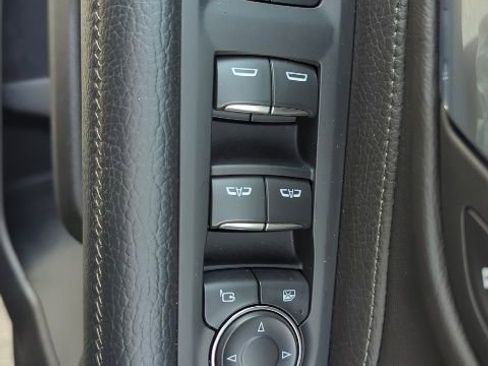 Used 2024 GMC Yukon XL Denali image 16