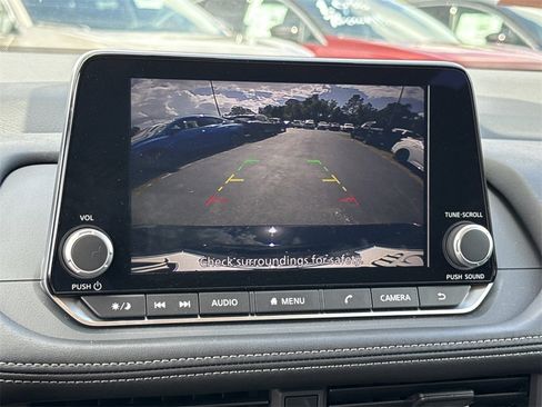 Certified 2025 Nissan Rogue S image 32