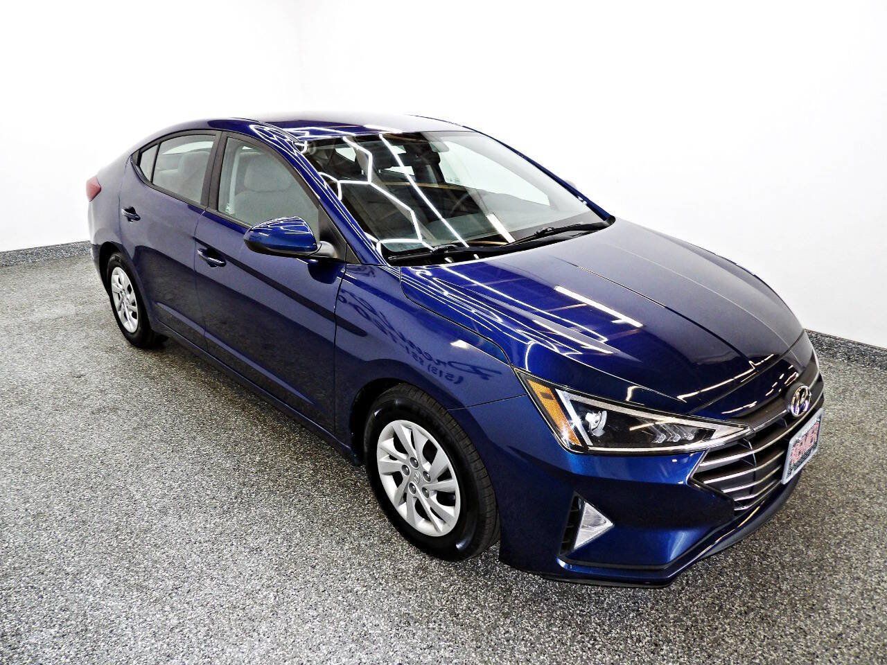 Used 2019 Hyundai Elantra SE FWD image 3