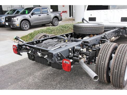 New 2025 Ford F550 4x4 Supercab Super Duty image 5