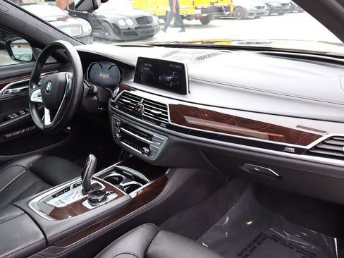 Used 2016 BMW 750i xDrive AWD/4WD image 17