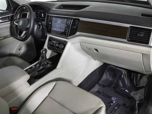 Used 2022 Volkswagen Atlas SE w/ Black Wheel Package image 45