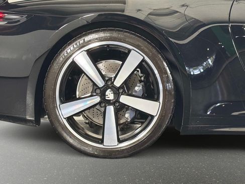 Used 2025 Porsche 911 Carrera RWD image 4