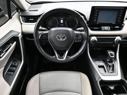Used 2020 Toyota RAV4 XLE Premium FWD image 12