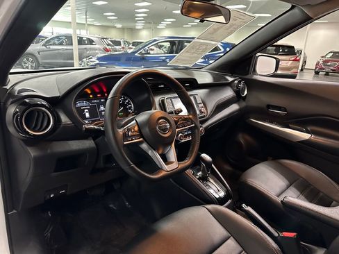 Used 2020 Nissan Kicks SR w/ SR Premium Package FWD image 14