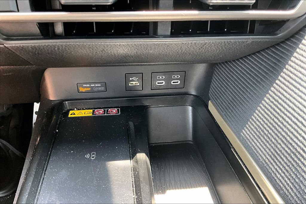 Used 2025 Toyota Camry SE FWD image 16