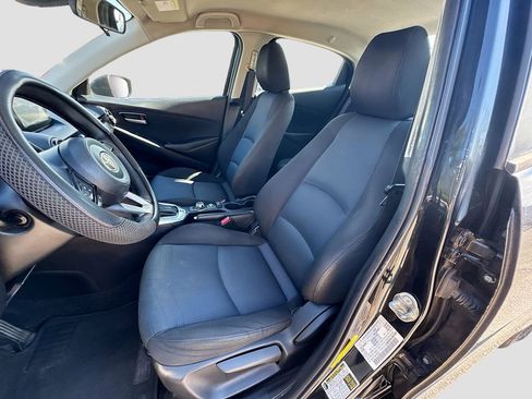 Used 2019 Toyota Yaris L image 20