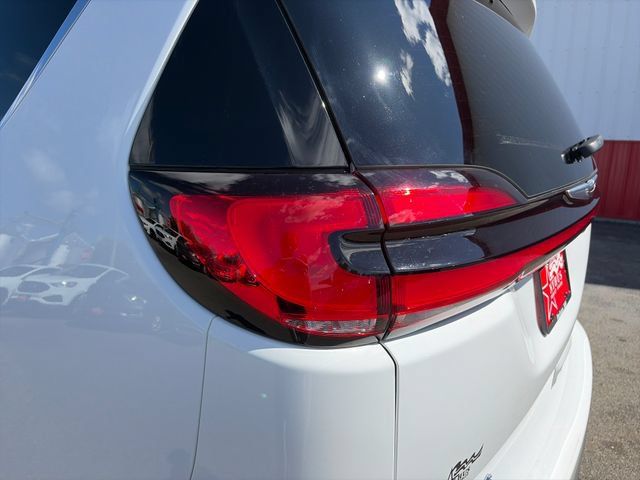 Used 2025 Chrysler Pacifica Select FWD image 21