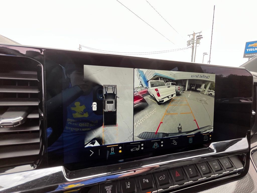 Used 2025 Chevrolet Silverado 2500 ZR2 AWD/4WD image 24