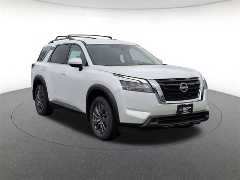 New 2025 Nissan Pathfinder SV image 3