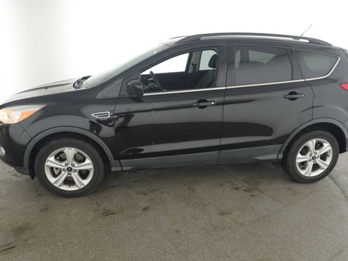 Used 2016 Ford Escape SE w/ Equipment Group 201A image 2