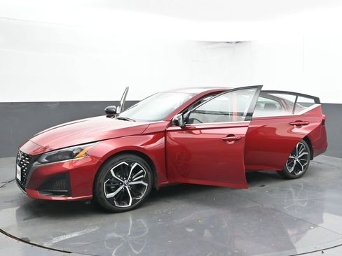 Used 2024 Nissan Altima 2.5 SR w/ SR Premium Package image 57