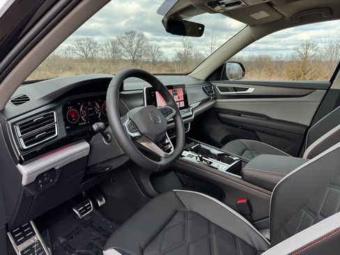 New 2026 Volkswagen Atlas Peak Edition image 4