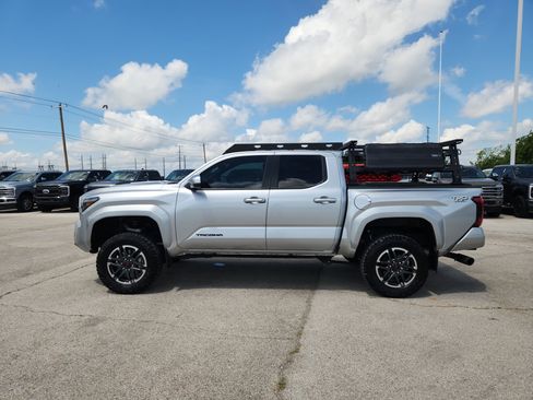 Used 2024 Toyota Tacoma TRD Sport AWD/4WD image 4