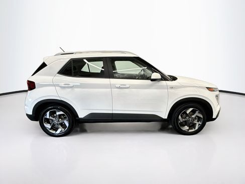 Used 2025 Hyundai Venue SEL FWD image 10