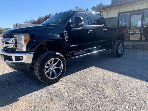 Used 2017 Ford F250 XLT w/ XLT Value Package image 3