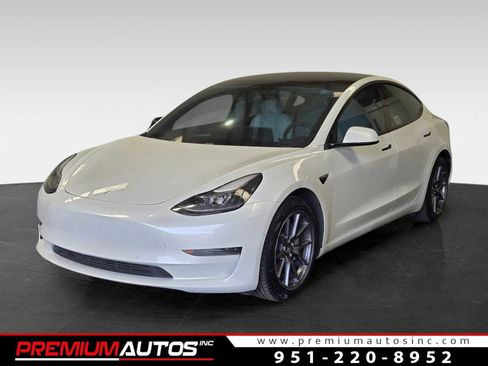 Used 2021 Tesla Model 3 Standard Range Plus image 1