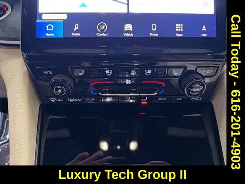 Used 2024 Jeep Grand Cherokee L Limited w/ Luxury Tech Group II image 3