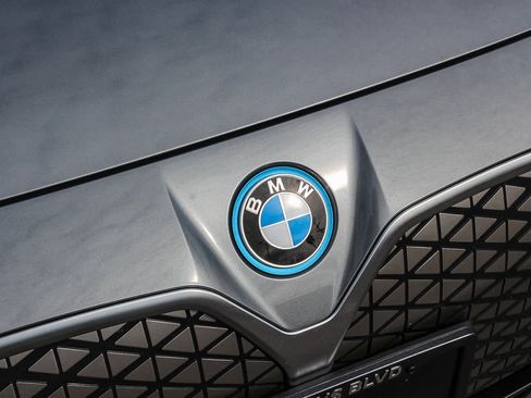 Used 2025 BMW i4 eDrive40 w/ Premium Package image 11