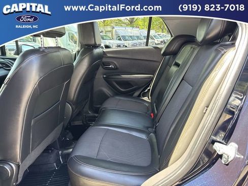 Used 2021 Chevrolet Trax LT AWD/4WD image 19