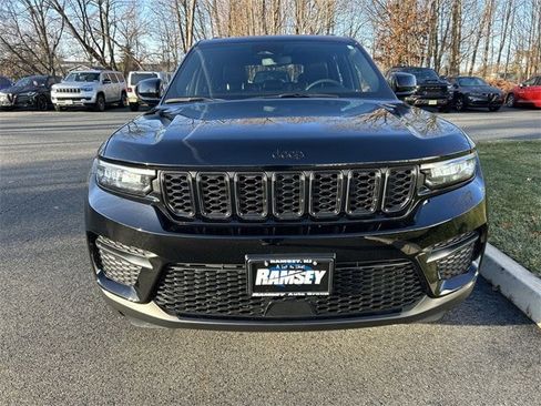 Certified 2023 Jeep Grand Cherokee Altitude image 3