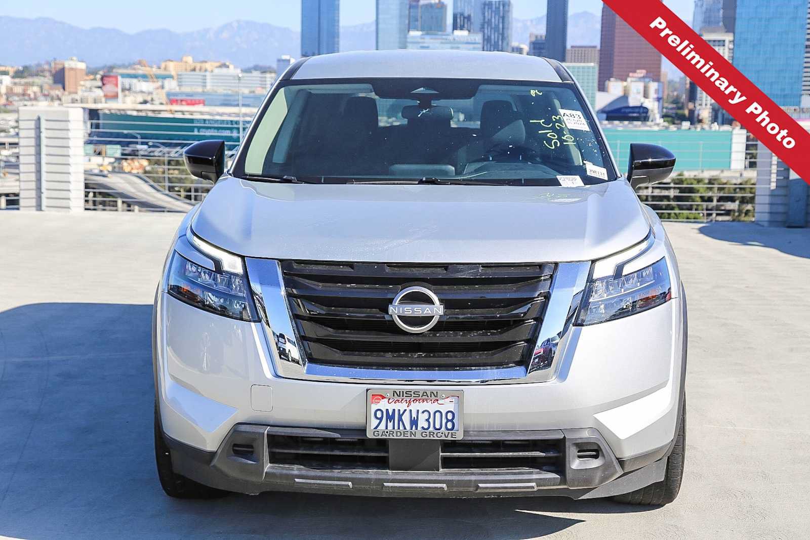 Used 2024 Nissan Pathfinder S FWD image 2
