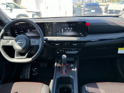 New 2026 Nissan Kicks SR w/ SR Premium Package FWD image 18