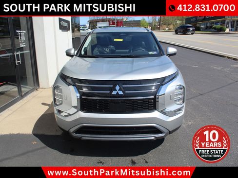 New 2025 Mitsubishi Outlander SE image 4