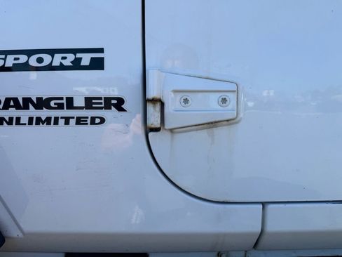 Used 2013 Jeep Wrangler Unlimited Sport image 9