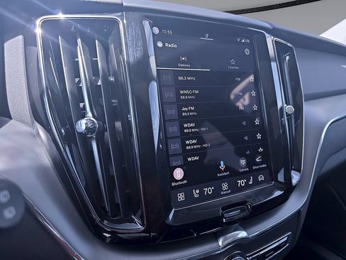 Certified 2025 Volvo XC60 B5 Core AWD/4WD image 28