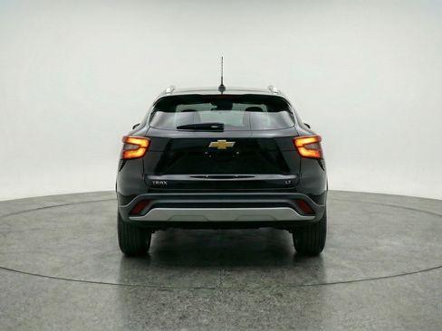Used 2025 Chevrolet Trax LT FWD image 7