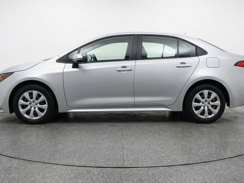 Used 2025 Toyota Corolla LE image 5