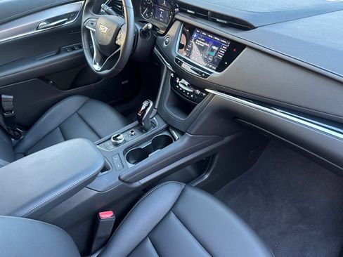 Used 2025 Cadillac XT6 Luxury FWD image 19