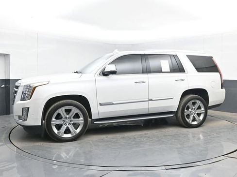 Used 2020 Cadillac Escalade Premium Luxury AWD/4WD image 6