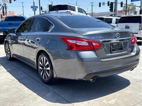 Used 2016 Nissan Altima 2.5 SV w/ Convenience Package FWD image 7