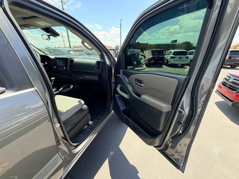 Used 2022 Nissan Frontier SV w/ Technology Package AWD/4WD image 23